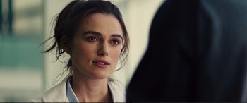 Movie still from “Jack Ryan: Shadow Recruit” (2014), directed by Kenneth Branagh – A person wearing a white shirt; Close Up shot, Over the shoulder angle