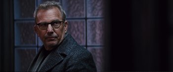 Movie still from “Jack Ryan: Shadow Recruit” (2014), directed by Kenneth Branagh – An older man wearing glasses and a jacket; Close Up shot, Over the shoulder angle