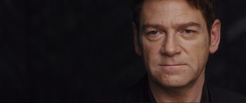 Movie still from “Jack Ryan: Shadow Recruit” (2014), directed by Kenneth Branagh – A man's face in front of a black background; Close Up shot, Low angle
