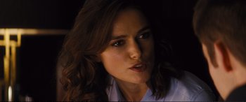 Movie still from “Jack Ryan: Shadow Recruit” (2014), directed by Kenneth Branagh – A woman's face in the dark; Close Up shot, Over the shoulder angle