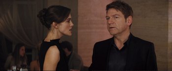 Movie still from “Jack Ryan: Shadow Recruit” (2014), directed by Kenneth Branagh – A man and a woman talking to each other; Medium shot, Over the shoulder angle