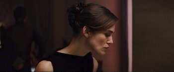 Movie still from “Jack Ryan: Shadow Recruit” (2014), directed by Kenneth Branagh – A person wearing a black dress; Close Up shot, Over the shoulder angle