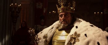Movie still from “Jack the Giant Slayer” (2013), directed by Bryan Singer – A man dressed as a medieval king with a crown and a sword; Close Up shot, Low angle