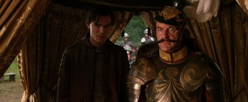 Movie still from “Jack the Giant Slayer” (2013), directed by Bryan Singer – A man in a suit of armor stands next to another man in armor; Close Up shot, Over the shoulder angle