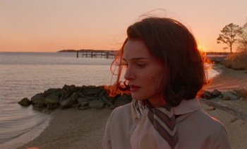 Movie still from “Jackie” (2016), directed by Pablo Larraín – A woman standing on the beach at sunset; Close Up shot, Over the shoulder angle