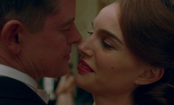 Movie still from “Jackie” (2016), directed by Pablo Larraín – A man and a woman are kissing each other; Close Up shot, Low angle