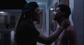 Movie still from “Jackie Brown” (1997), directed by Quentin Tarantino – A man and a woman touching each other in a hallway; Close Up shot, Over the shoulder angle