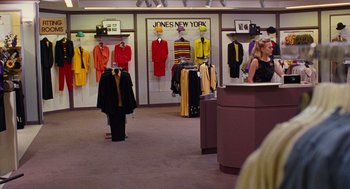 Movie still from “Jackie Brown” (1997), directed by Quentin Tarantino – A woman standing in front of mannequins in a clothing store; Wide shot, Over the shoulder angle