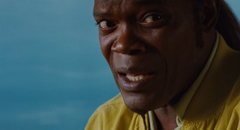 Movie still from “Jackie Brown” (1997), directed by Quentin Tarantino – A person wearing a yellow shirt; Close Up shot, High angle