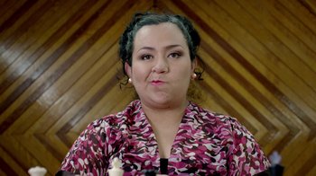 Movie still from “El Jeremías” (2015), directed by Anwar Safa – A woman in a pink and purple shirt is holding a chess piece; Close Up shot, Over the shoulder angle