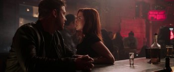 Movie still from “Jigsaw” (2017), directed by Michael Spierig – A man and a woman sitting at a bar; Medium shot, Over the shoulder angle