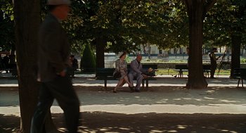 Movie still from “Julie & Julia” (2009), directed by Nora Ephron – A man and a woman sitting on a park bench; Wide shot, Over the shoulder angle
