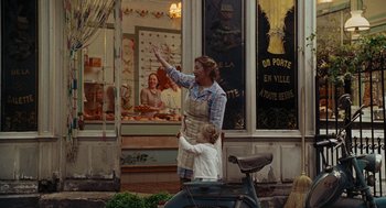 Movie still from “Julie & Julia” (2009), directed by Nora Ephron – A woman and a child standing in front of a building; Wide shot, Over the shoulder angle