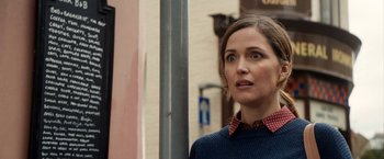 Movie still from “Juliet, Naked” (2018), directed by Jesse Peretz – A person standing near a pole; Close Up shot, Over the shoulder angle