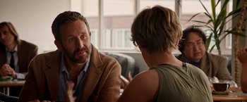 Movie still from “Juliet, Naked” (2018), directed by Jesse Peretz – A man and a woman are talking to each other; Close Up shot, Over the shoulder angle