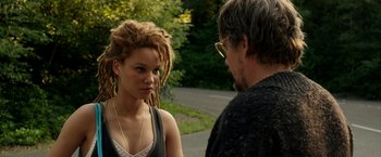 Movie still from “Juliet, Naked” (2018), directed by Jesse Peretz – A man and a woman standing next to each other on the side of a road; Close Up shot, Over the shoulder angle