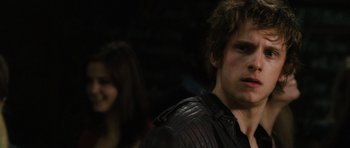 Movie still from “Jumper” (2008), directed by Doug Liman – A man in a leather jacket looking at a woman; Close Up shot, Over the shoulder angle