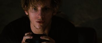 Movie still from “Jumper” (2008), directed by Doug Liman – A man holding a cell phone in his hand; Close Up shot, Over the shoulder angle