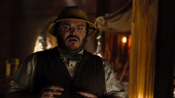 Movie still from “Jumanji: Welcome to the Jungle” (2017), directed by Jake Kasdan – A man wearing a hat and a vest and glasses; Close Up shot, Low angle