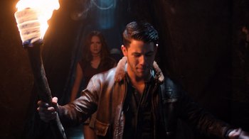 Movie still from “Jumanji: Welcome to the Jungle” (2017), directed by Jake Kasdan – A man in a leather jacket and a woman in a leather jacket; Medium shot, Over the shoulder angle