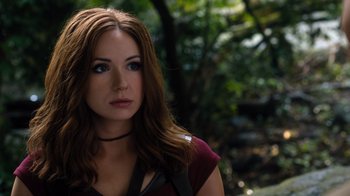Movie still from “Jumanji: Welcome to the Jungle” (2017), directed by Jake Kasdan – A woman with long brown hair wearing a red shirt; Close Up shot, Over the shoulder angle