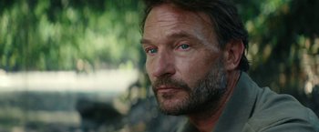 Movie still from “Jungle” (2017), directed by Greg McLean – A person with a beard and blue eyes; Close Up shot, Over the shoulder angle