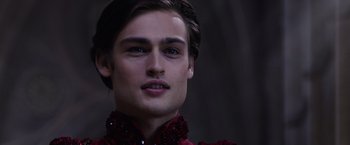 Movie still from “Jupiter Ascending” (2015), directed by Lilly Wachowski – A person wearing a red shirt; Close Up shot, Over the shoulder angle