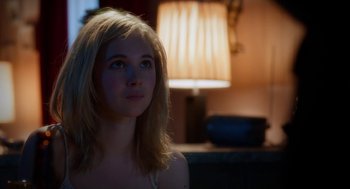 Movie still from “Killer Joe” (2011), directed by William Friedkin – A woman with blonde hair sitting in front of a lamp; Close Up shot, Over the shoulder angle