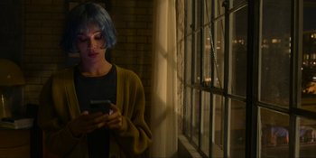 Movie still from “Kimi” (2022), directed by Steven Soderbergh – A woman with blue hair looking at a cell phone; Close Up shot, High angle