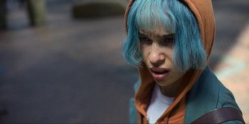 Movie still from “Kimi” (2022), directed by Steven Soderbergh – A person with blue hair and a hooded jacket; Close Up shot, High angle