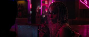 Movie still from “Kin” (2018), directed by Josh Baker – A woman is holding a drink in her hand; Close Up shot, Over the shoulder angle