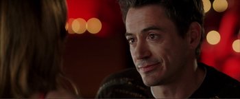 Movie still from “Kiss Kiss Bang Bang” (2005), directed by Shane Black – A man's face in front of blurry lights; Close Up shot, Over the shoulder angle