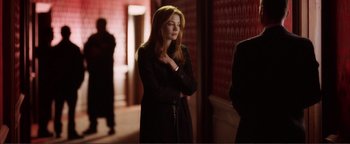 Movie still from “Kiss Kiss Bang Bang” (2005), directed by Shane Black – A beautiful young woman standing next to a man; Medium shot, Over the shoulder angle