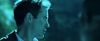 Movie still from “Kiss Kiss Bang Bang” (2005), directed by Shane Black – A person's face with a blurry background; Close Up shot, Low angle