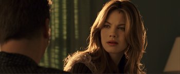 Movie still from “Kiss Kiss Bang Bang” (2005), directed by Shane Black – A beautiful woman with long red hair wearing a coat; Close Up shot, Over the shoulder angle