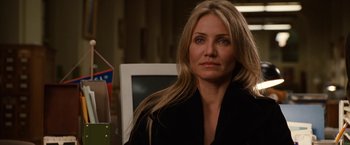 Movie still from “Knight and Day” (2010), directed by James Mangold – A person sitting in front of a computer; Close Up shot, Over the shoulder angle