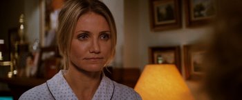 Movie still from “Knight and Day” (2010), directed by James Mangold – Cameron diaz in a polka dot shirt in front of a yellow lamp; Close Up shot, Over the shoulder angle
