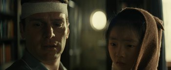 Movie still from “Knock at the Cabin” (2023), directed by M. Night Shyamalan – A man and a woman with bandages on their heads; Close Up shot, Over the shoulder angle