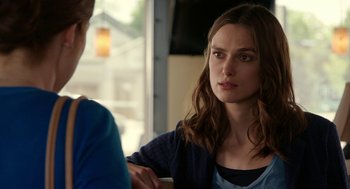 Movie still from “Laggies” (2014), directed by Lynn Shelton – A woman sitting in front of another woman in front of a window; Close Up shot, Over the shoulder angle