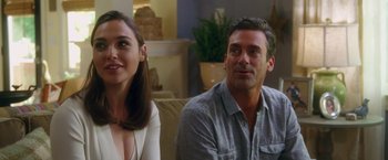 Movie still from “Keeping Up with the Joneses” (2016), directed by Greg Mottola – A man and a woman sitting next to each other in a living room; Close Up shot, Over the shoulder angle
