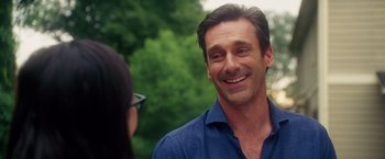 Movie still from “Keeping Up with the Joneses” (2016), directed by Greg Mottola – A man in a blue shirt is talking to a woman; Close Up shot, Over the shoulder angle