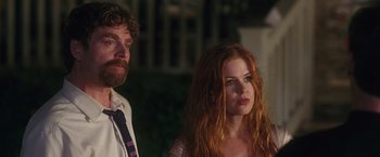 Movie still from “Keeping Up with the Joneses” (2016), directed by Greg Mottola – A man and a woman standing next to each other in front of a building; Close Up shot, Over the shoulder angle