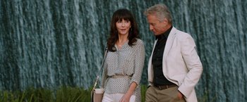 Movie still from “Last Vegas” (2013), directed by Jon Turteltaub – A man and a woman are standing next to each other; Medium shot, Over the shoulder angle