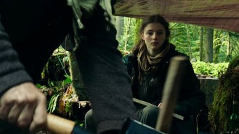Movie still from “Leave No Trace” (2018), directed by Debra Granik – A woman sitting on a bench in the woods; Close Up shot, Over the shoulder angle