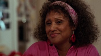 Movie still from “Lethal Weapon” (1987), directed by Richard Donner – A person wearing a pink shirt; Close Up shot, Over the shoulder angle