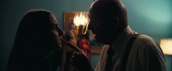 Movie still from “Licorice Pizza” (2021), directed by Paul Thomas Anderson – A man and a woman talking to each other; Close Up shot, Over the shoulder angle