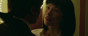 Movie still from “Life Itself” (2018), directed by Dan Fogelman – A man and a woman looking into each others eyes; Close Up shot, Over the shoulder angle