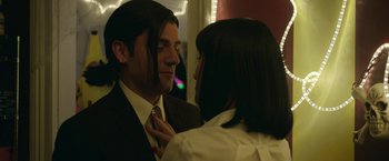 Movie still from “Life Itself” (2018), directed by Dan Fogelman – A man and a woman in a suit and tie; Close Up shot, Over the shoulder angle