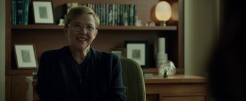 Movie still from “Life Itself” (2018), directed by Dan Fogelman – A woman sitting in a chair in front of a bookshelf; Close Up shot, Over the shoulder angle