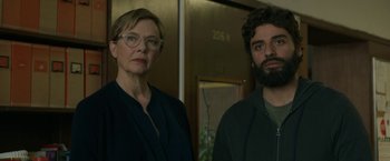 Movie still from “Life Itself” (2018), directed by Dan Fogelman – A woman and a man standing next to each other; Close Up shot, Low angle